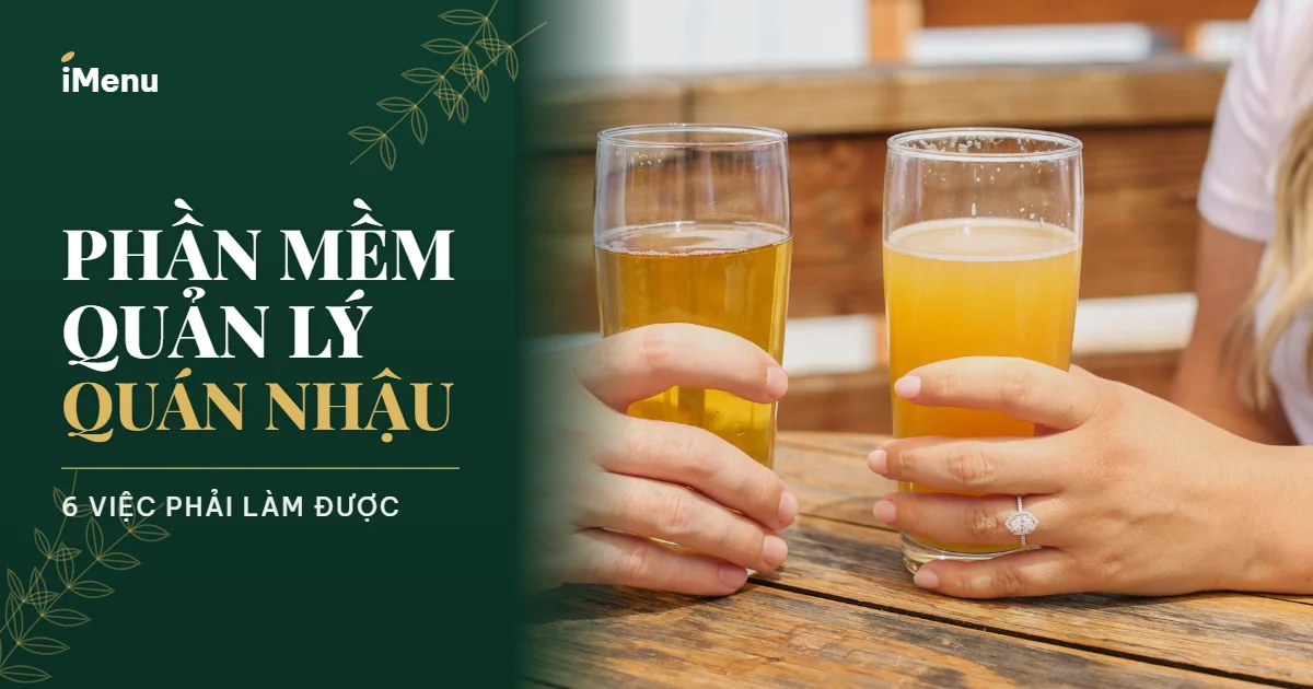 Phần mềm quản lý quán nhậu: hai ly bia trên bàn gỗ, giúp quán ghi đủ mọi lượt gọi thêm